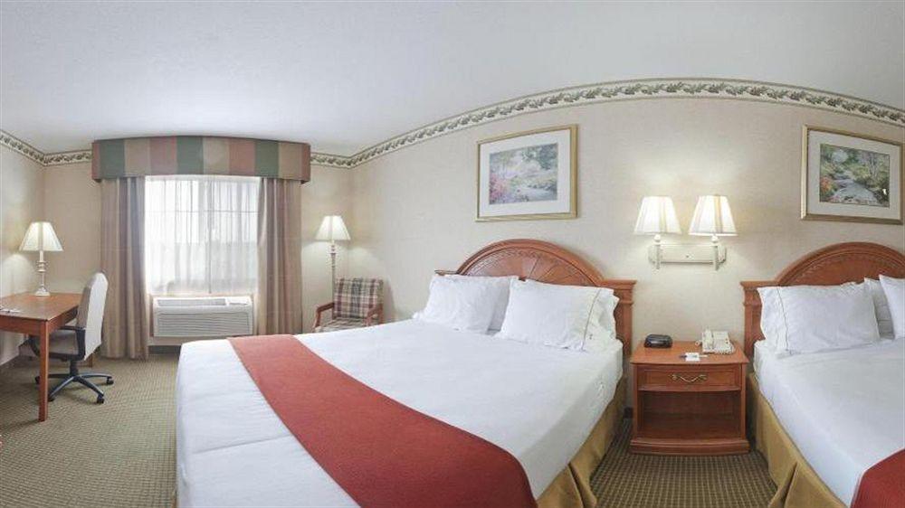 Holiday Inn Express Hotel & Suites Defiance By Ihg Eksteriør billede