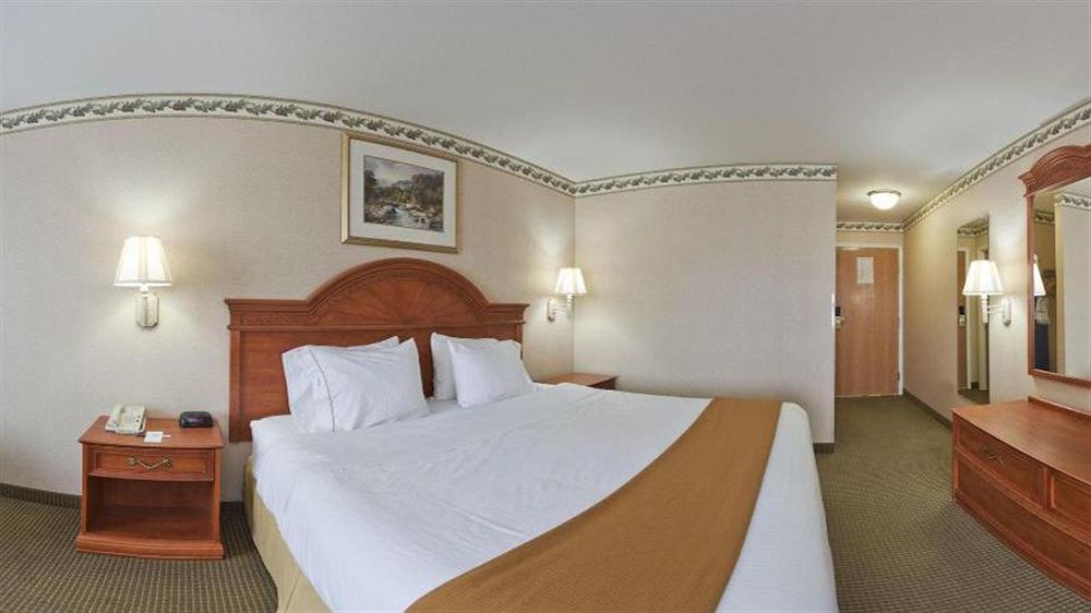 Holiday Inn Express Hotel & Suites Defiance By Ihg Eksteriør billede